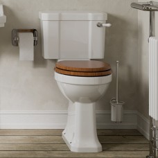 Monobloka tualetes pods ar 440mm cisternu ar poda vāku zelta ozola krāsa, keramikas WC slazds, tualetes birstes turētājs un tualetes ruļļu turētājs (hroms)