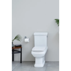 Monobloka pie sienas stiprināms tualetes pods Riviera ar cisternu, balts poda vāks un WC ruļļu turētājs (hroms)