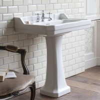 Edwardian izlietne 610 mm un standarta pjedestāls, Claremont 3 caurumu maisītājs ar Pop-up izplūdi (hroms)