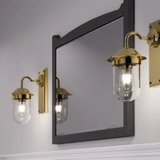 Guild sienas lampa no caurspīdīga stikla